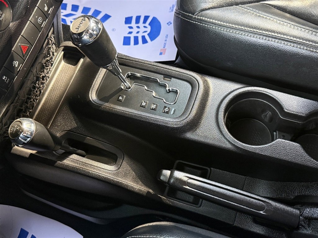 Used 2015 Jeep Wrangler Unlimited Rubicon w/ Dual Top Group image 46