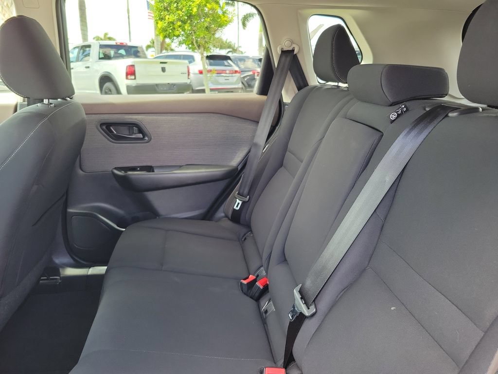 Used 2023 Nissan Rogue S AWD/4WD image 15