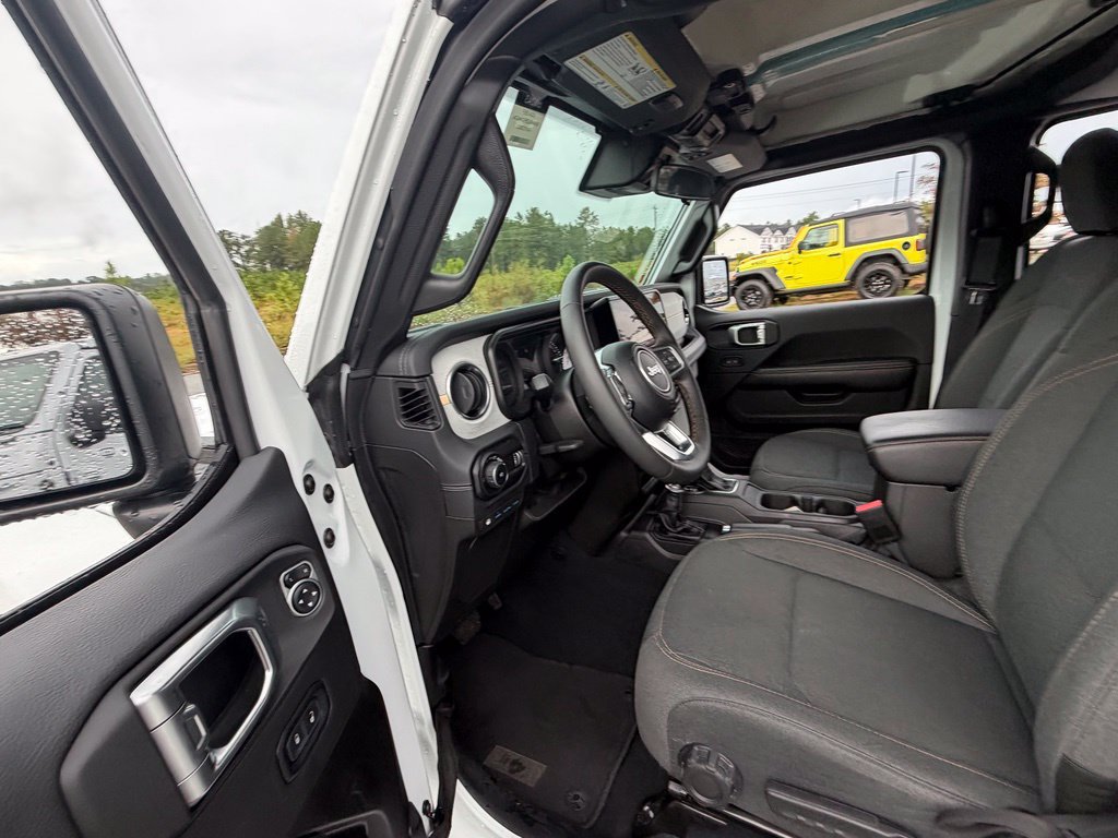 Used 2024 Jeep Wrangler Unlimited Sahara AWD/4WD image 30