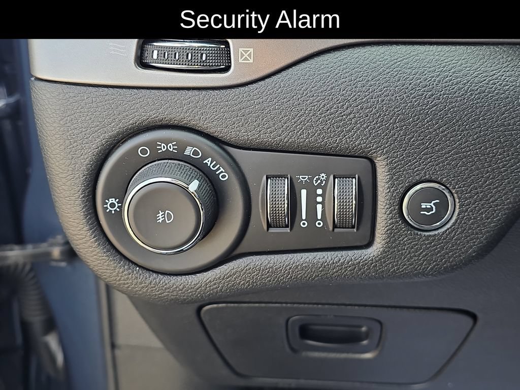 Used 2021 Jeep Cherokee Latitude Lux w/ Comfort/Convenience Group AWD/4WD image 11