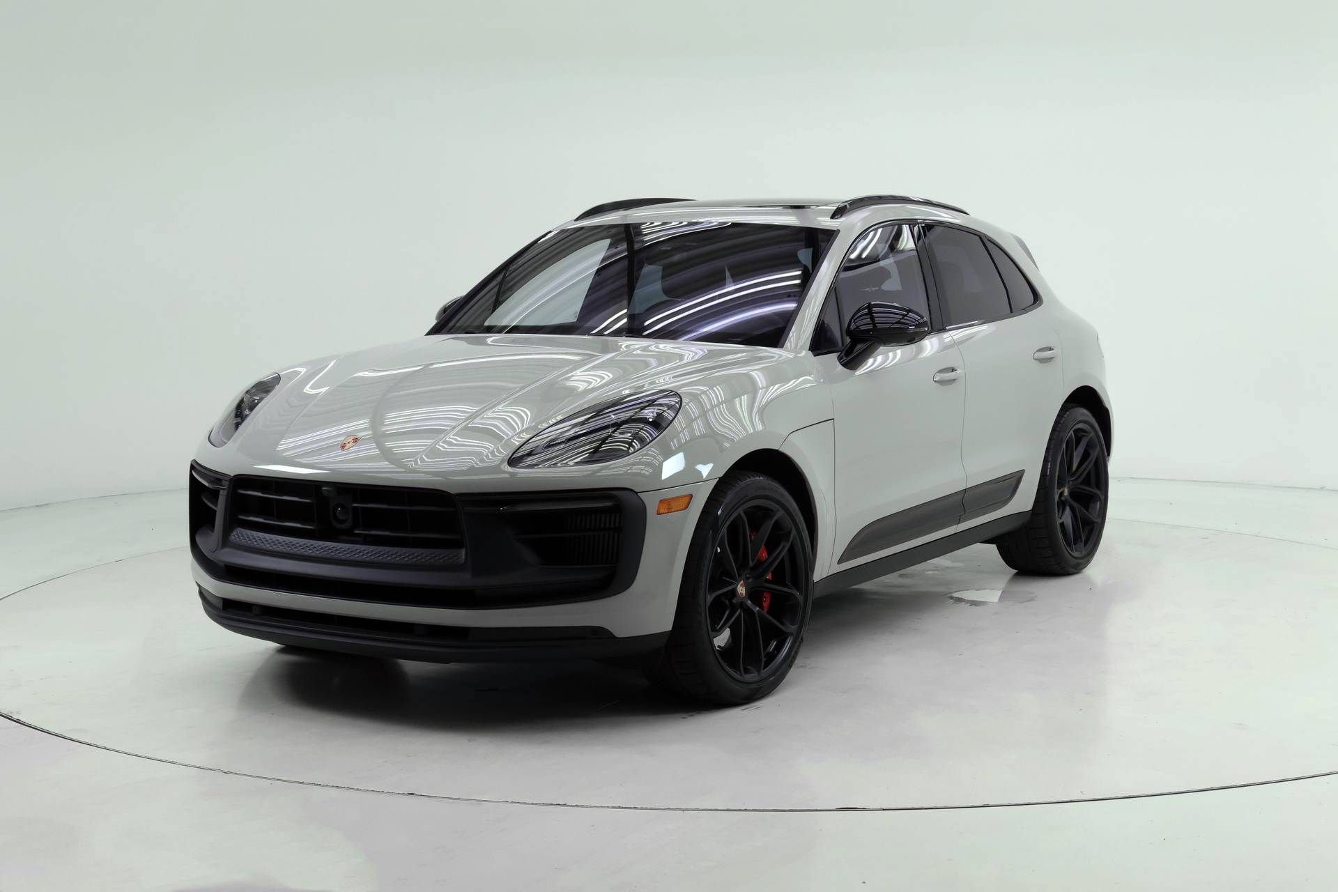 Used 2026 Porsche Macan GTS AWD/4WD image 1