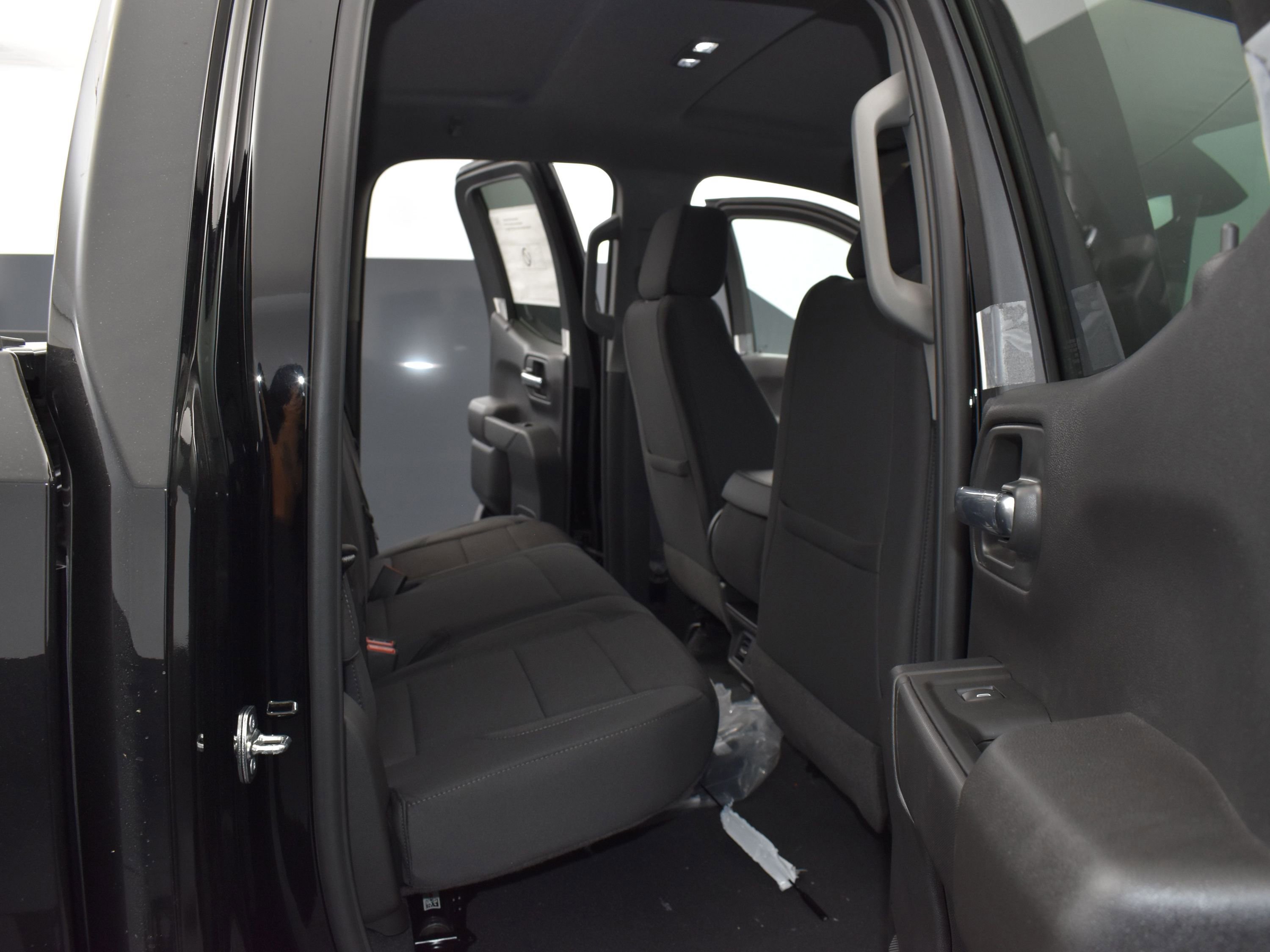 Used 2025 Chevrolet Silverado 1500 Custom w/ Turbomax Blackout Package image 18