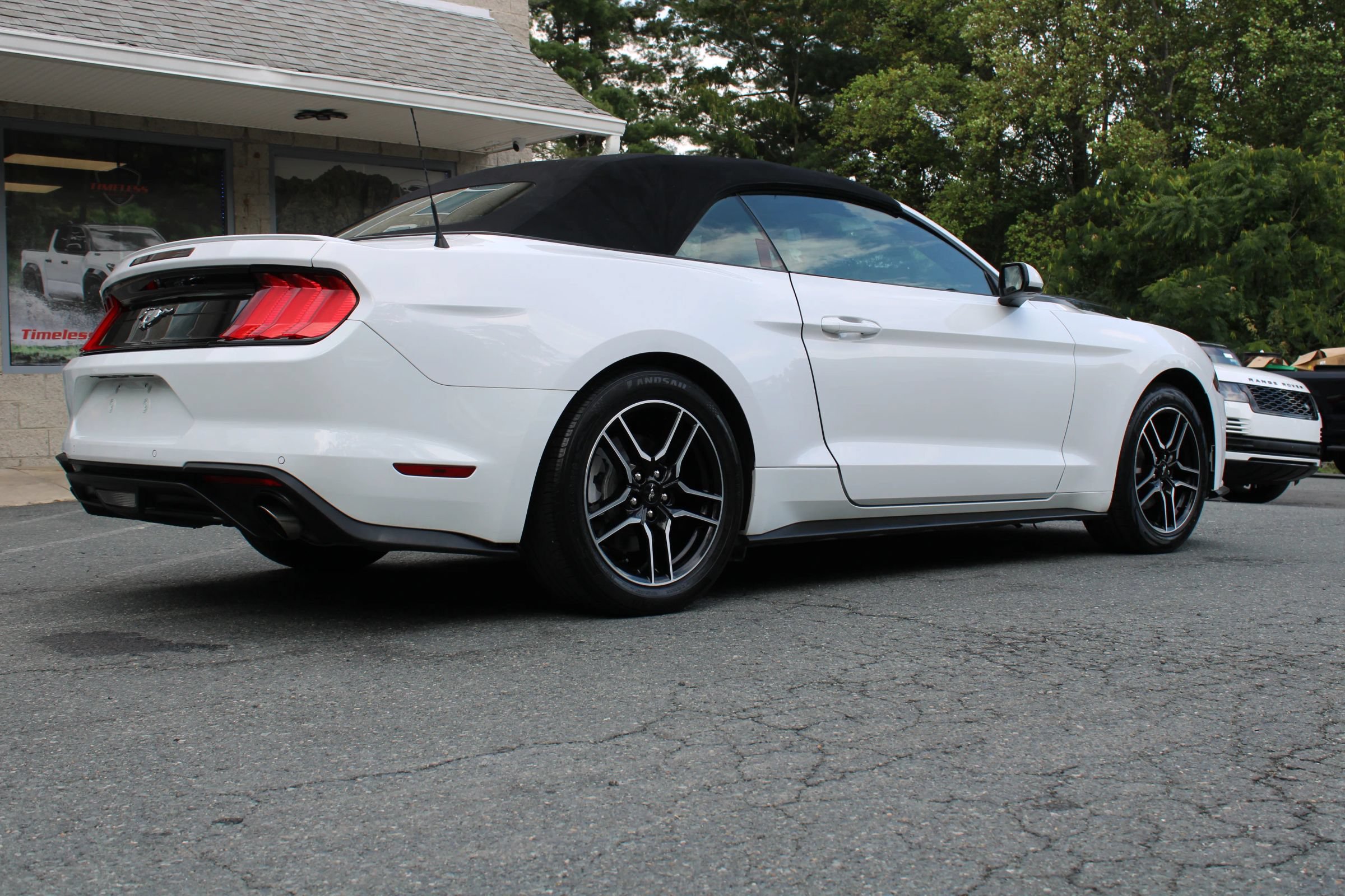 Used 2022 Ford Mustang Premium RWD image 9