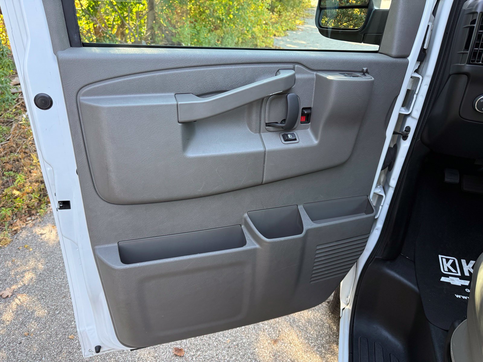 Used 2025 GMC Savana 3500 LT w/ LT Preferred Equipment Group RWD image 9