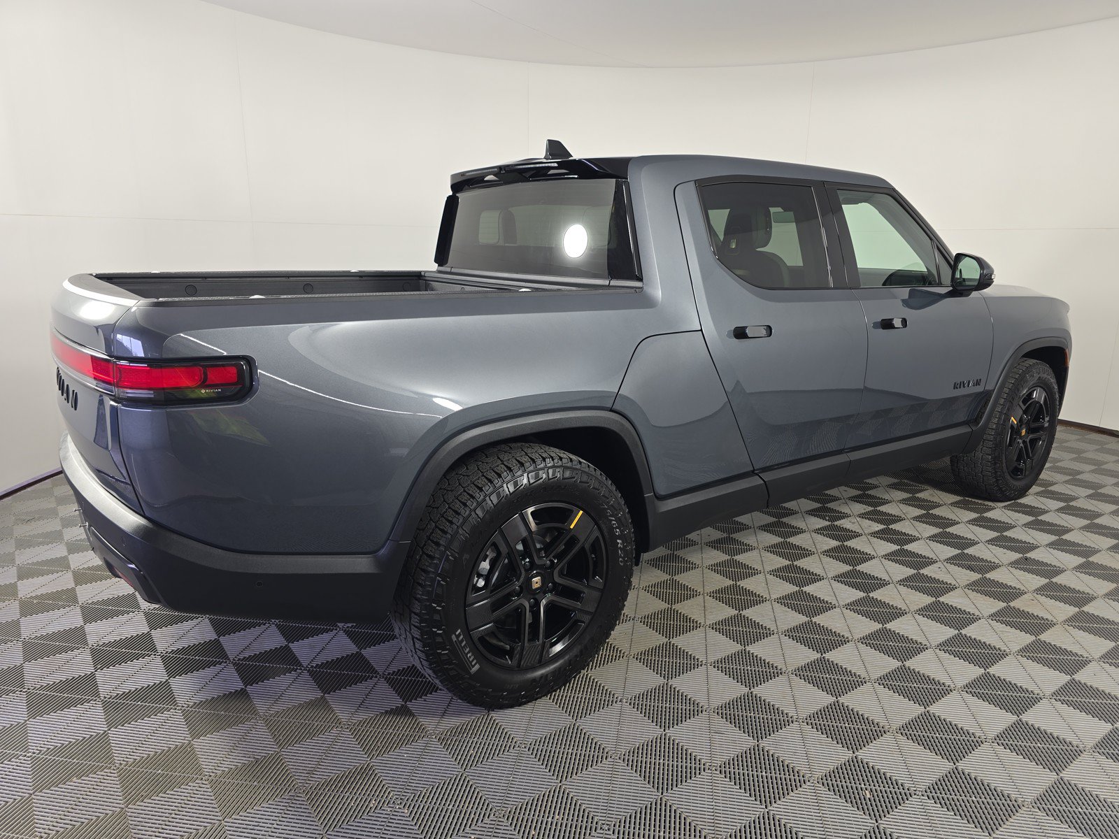 Used 2025 Rivian R1T Adventure AWD/4WD image 5
