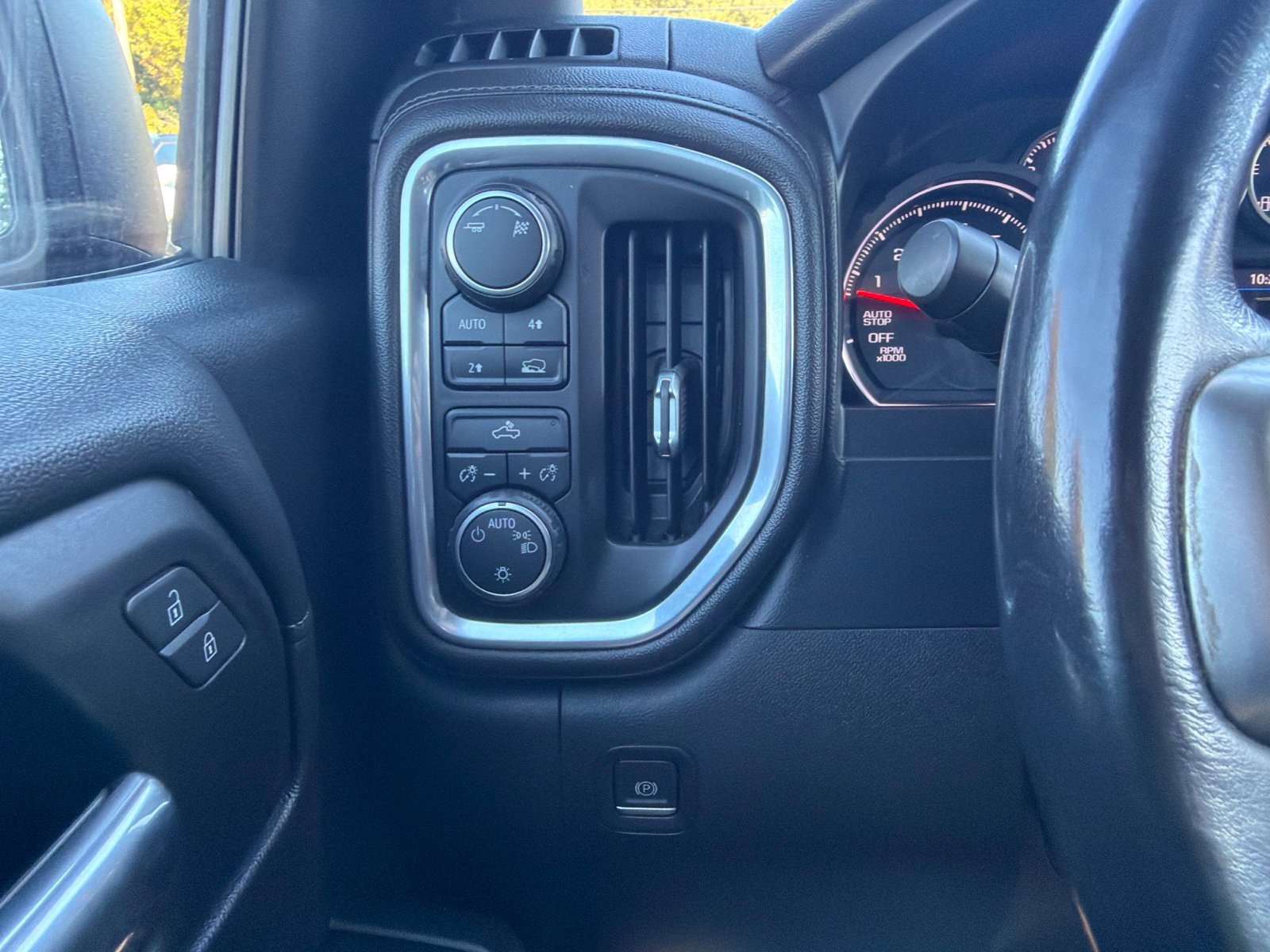 Used 2019 Chevrolet Silverado 1500 LT w/ All-Star Edition AWD/4WD image 18