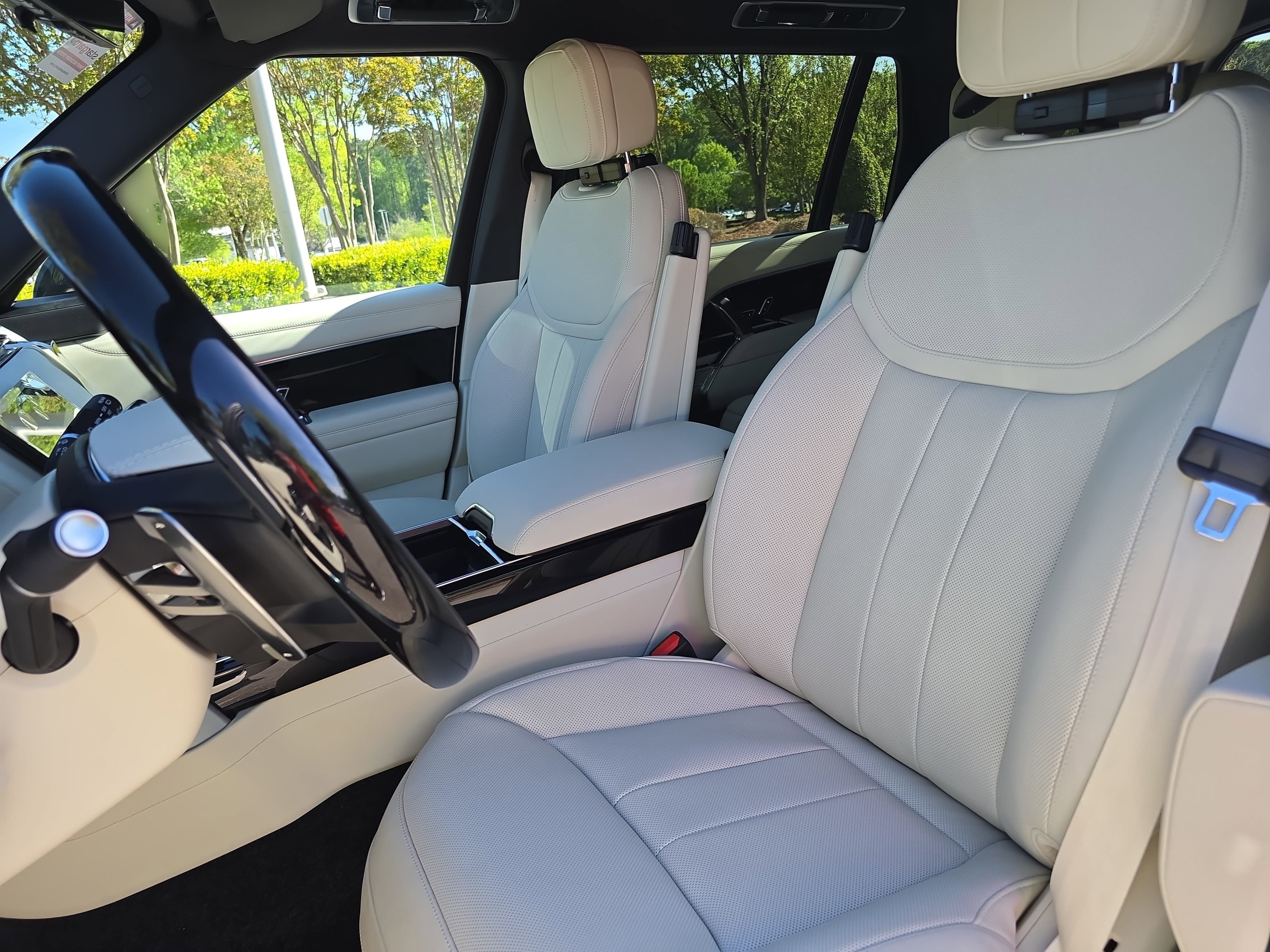 New 2026 Land Rover Range Rover Long Wheelbase SE AWD/4WD image 15