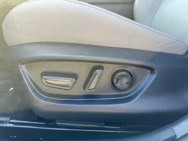 Used 2025 Toyota Camry SE image 30