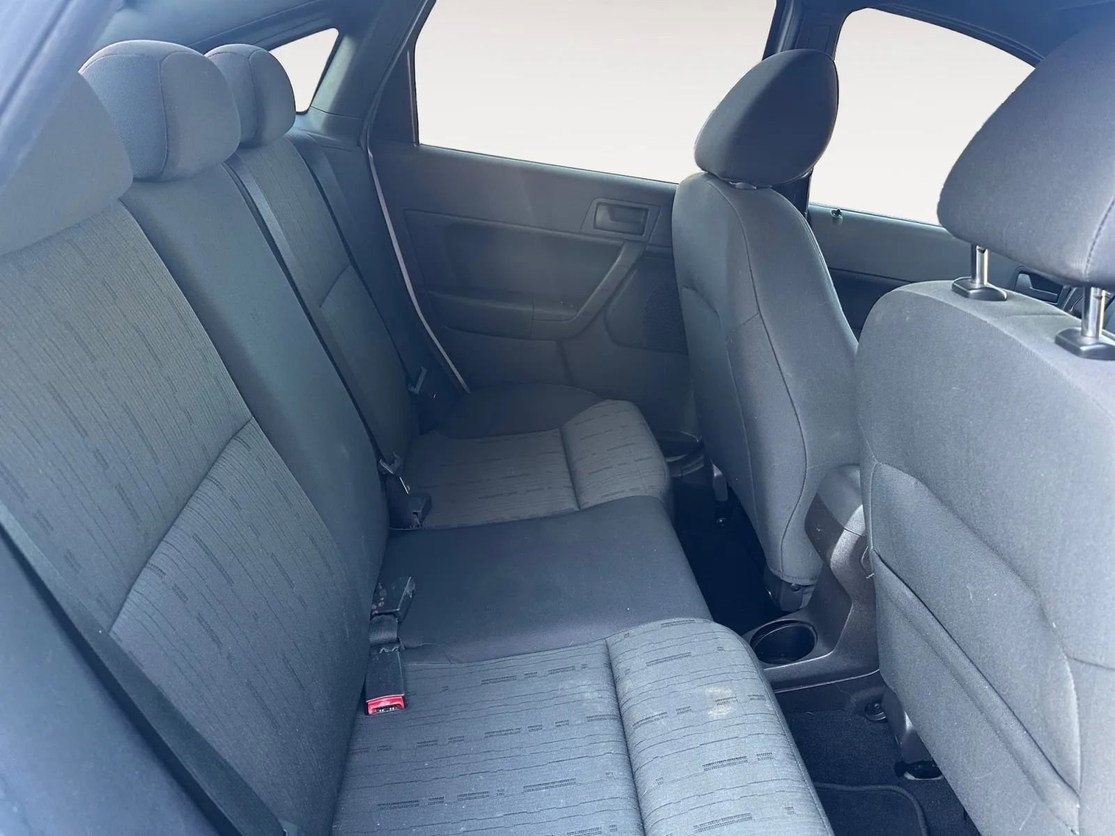 Used 2010 Ford Focus SE image 14