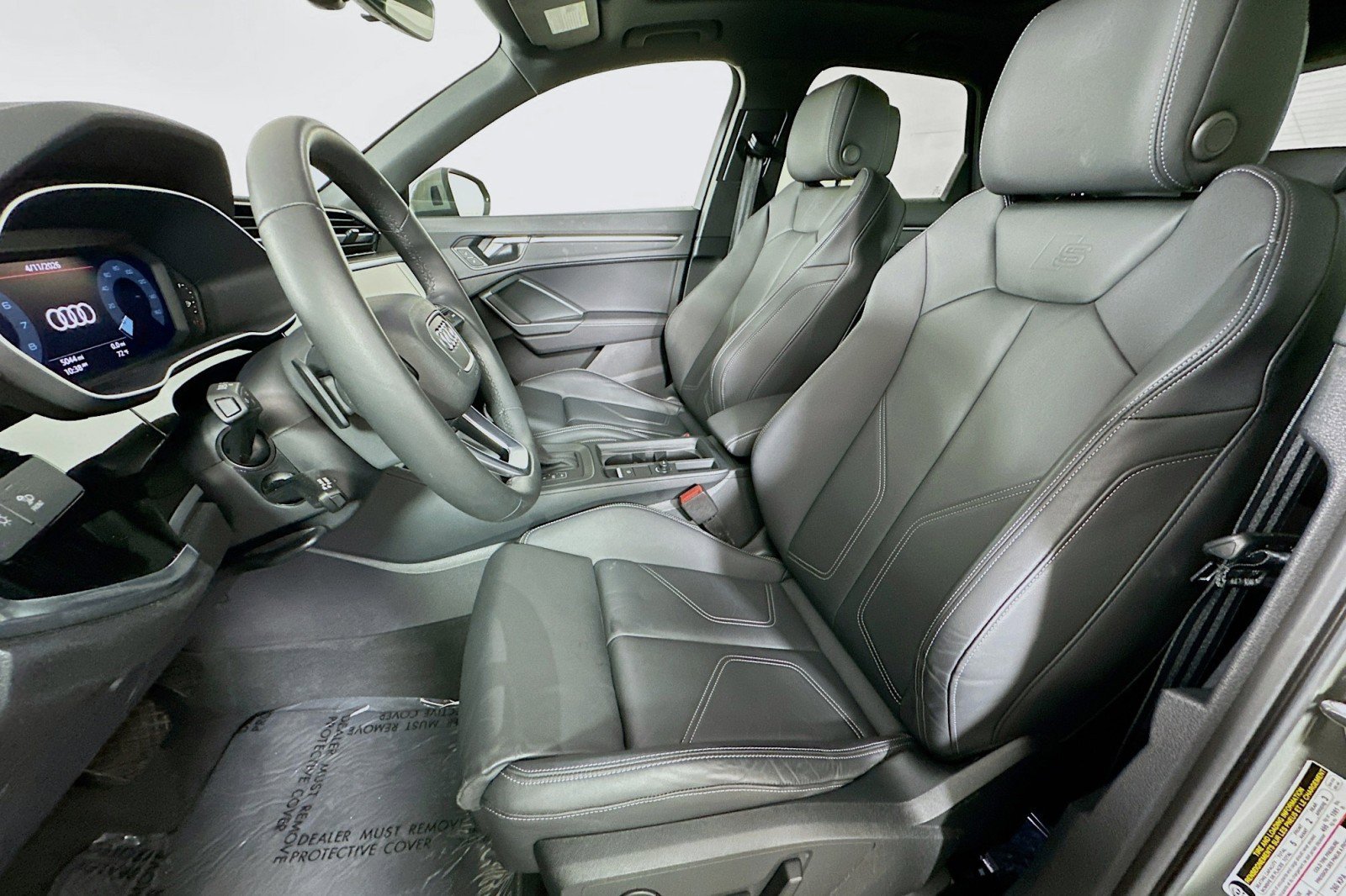 Used 2025 Audi Q3 2.0T Premium w/ Black Optic Sport Package image 18