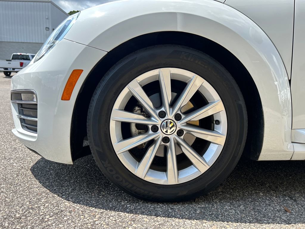 Used 2019 Volkswagen Beetle 2.0T SE FWD image 9