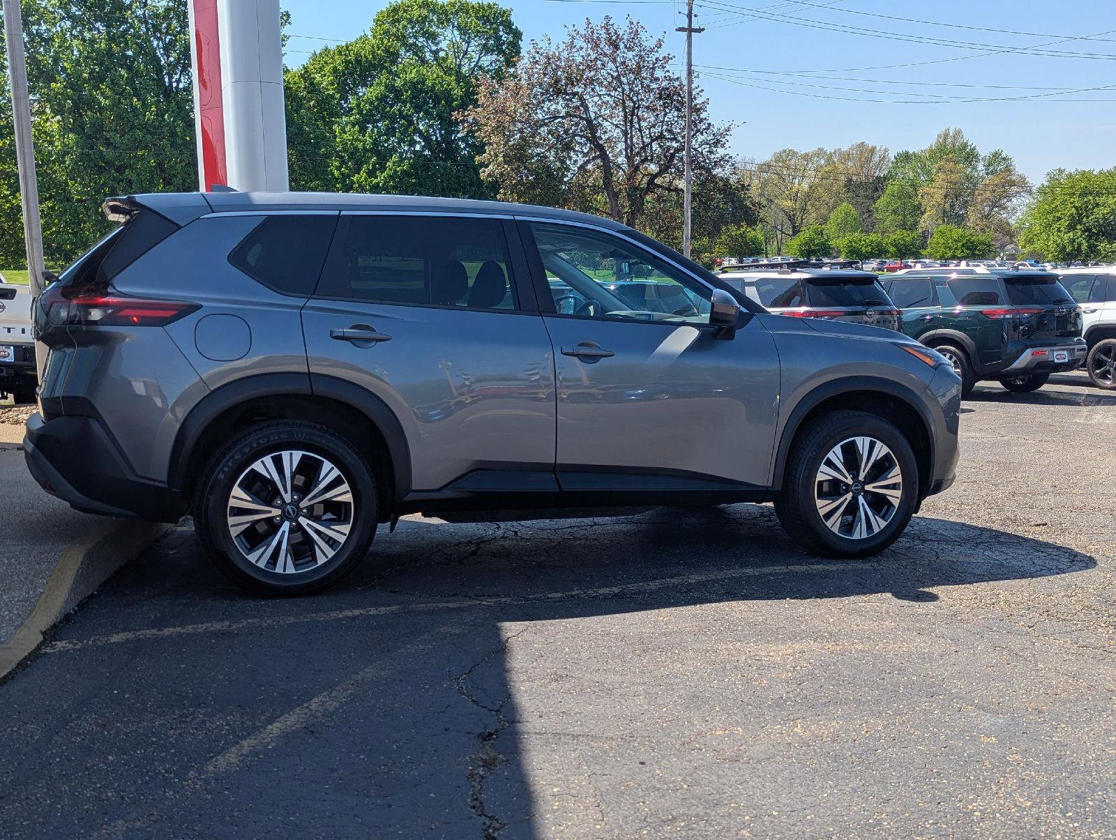 Used 2023 Nissan Rogue SV AWD/4WD image 7