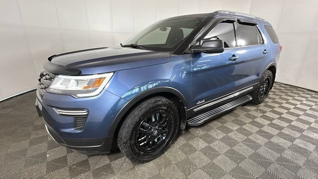 Used 2018 Ford Explorer XLT AWD/4WD image 6