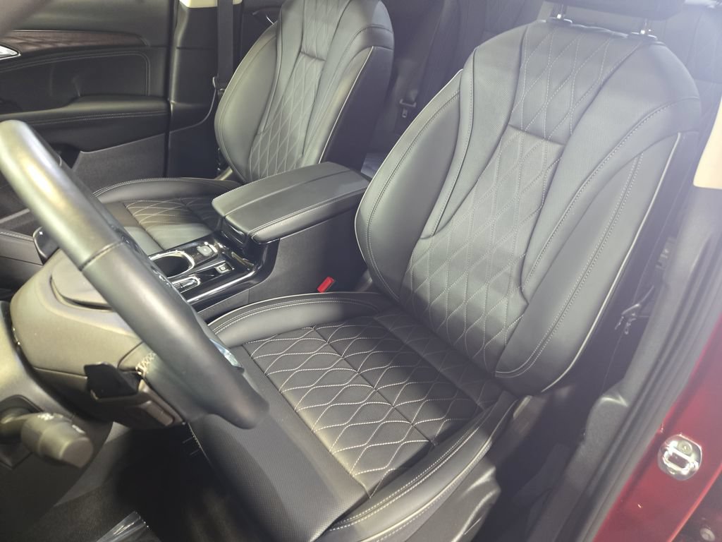 Used 2023 Buick Envision Avenir AWD/4WD image 18