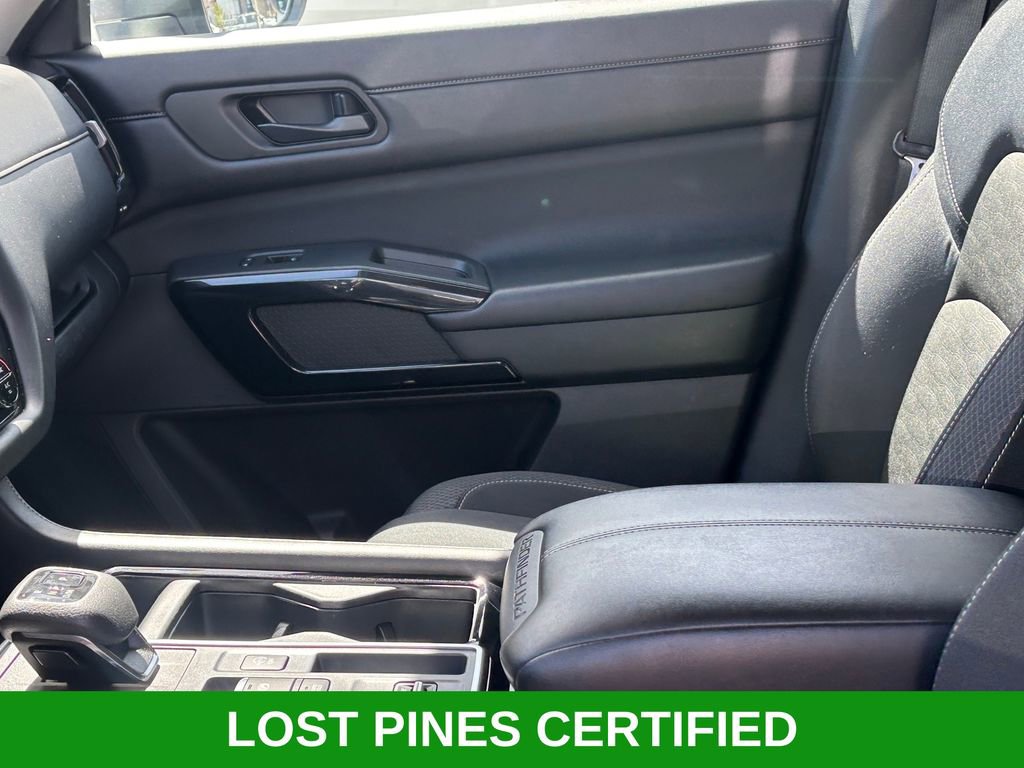 Used 2024 Nissan Pathfinder SV image 9