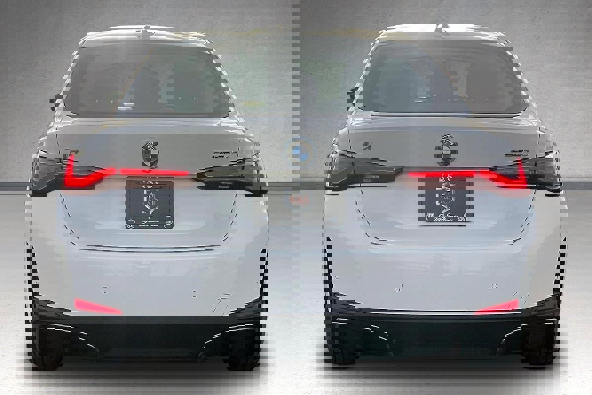 Used 2023 BMW i4 eDrive40 image 4