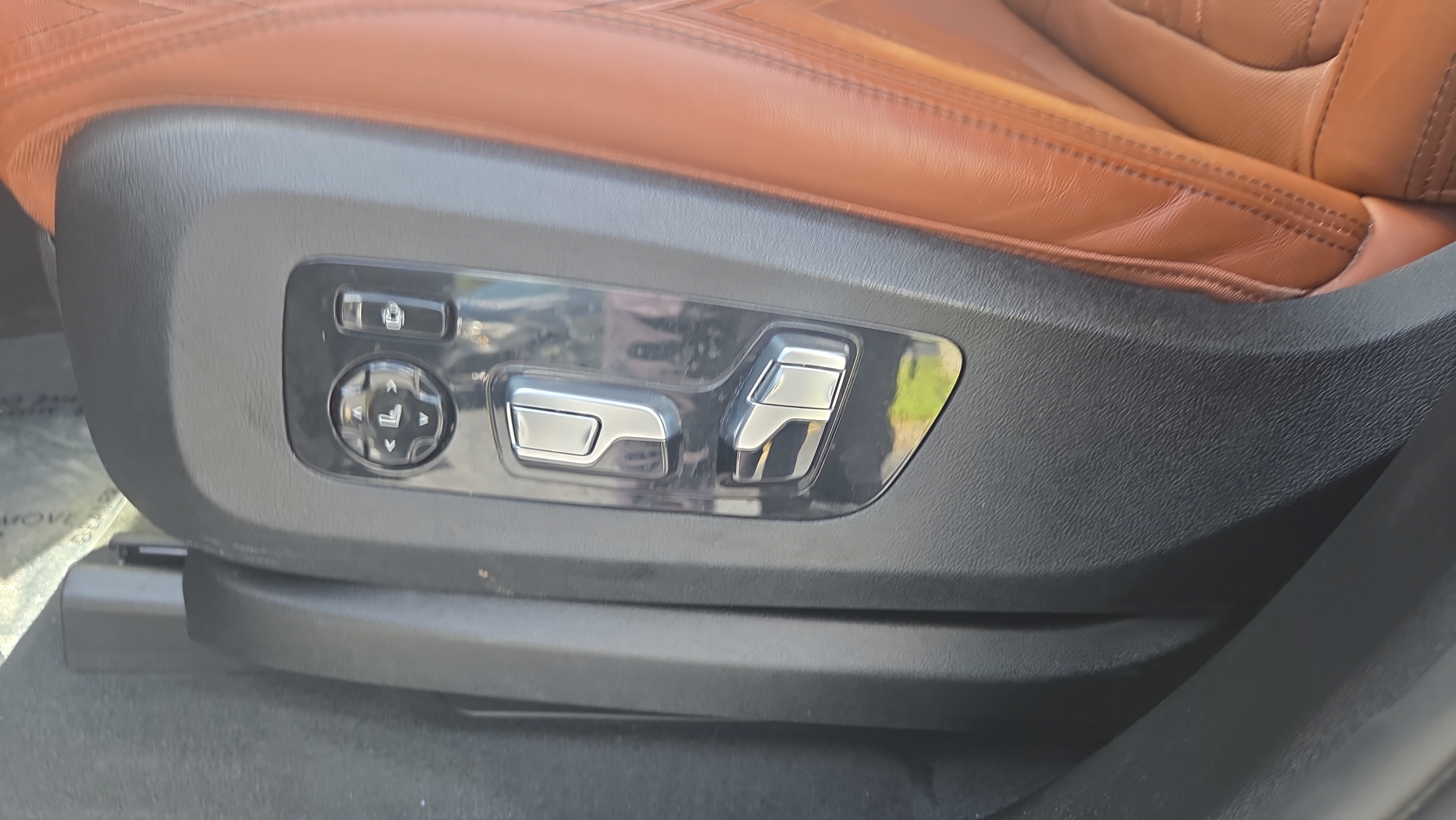 Used 2022 BMW X7 xDrive40i w/ M Sport Package AWD/4WD image 10