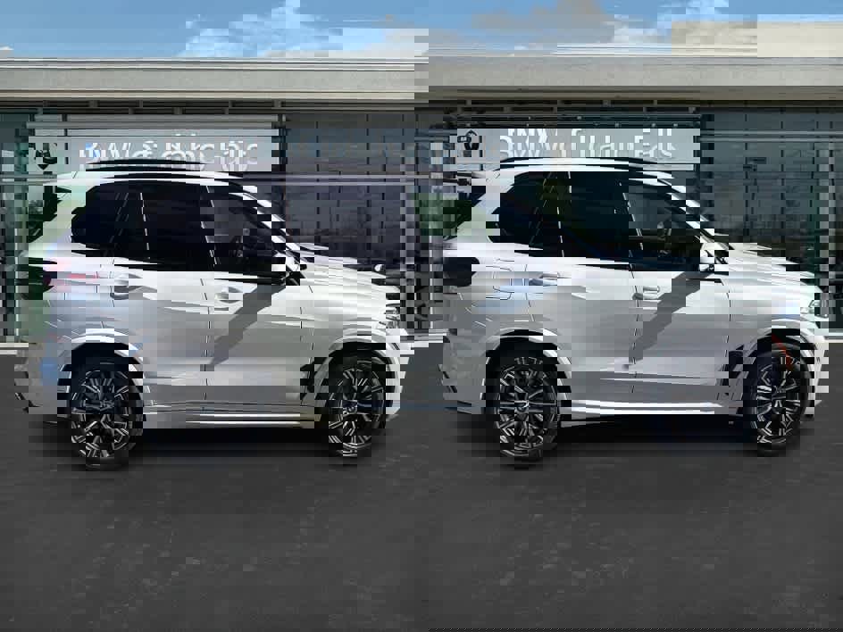 Used 2026 BMW X5 xDrive50e w/ M Sport Package image 10
