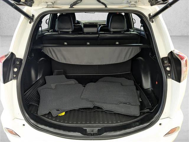 Used 2017 Toyota RAV4 SE image 7