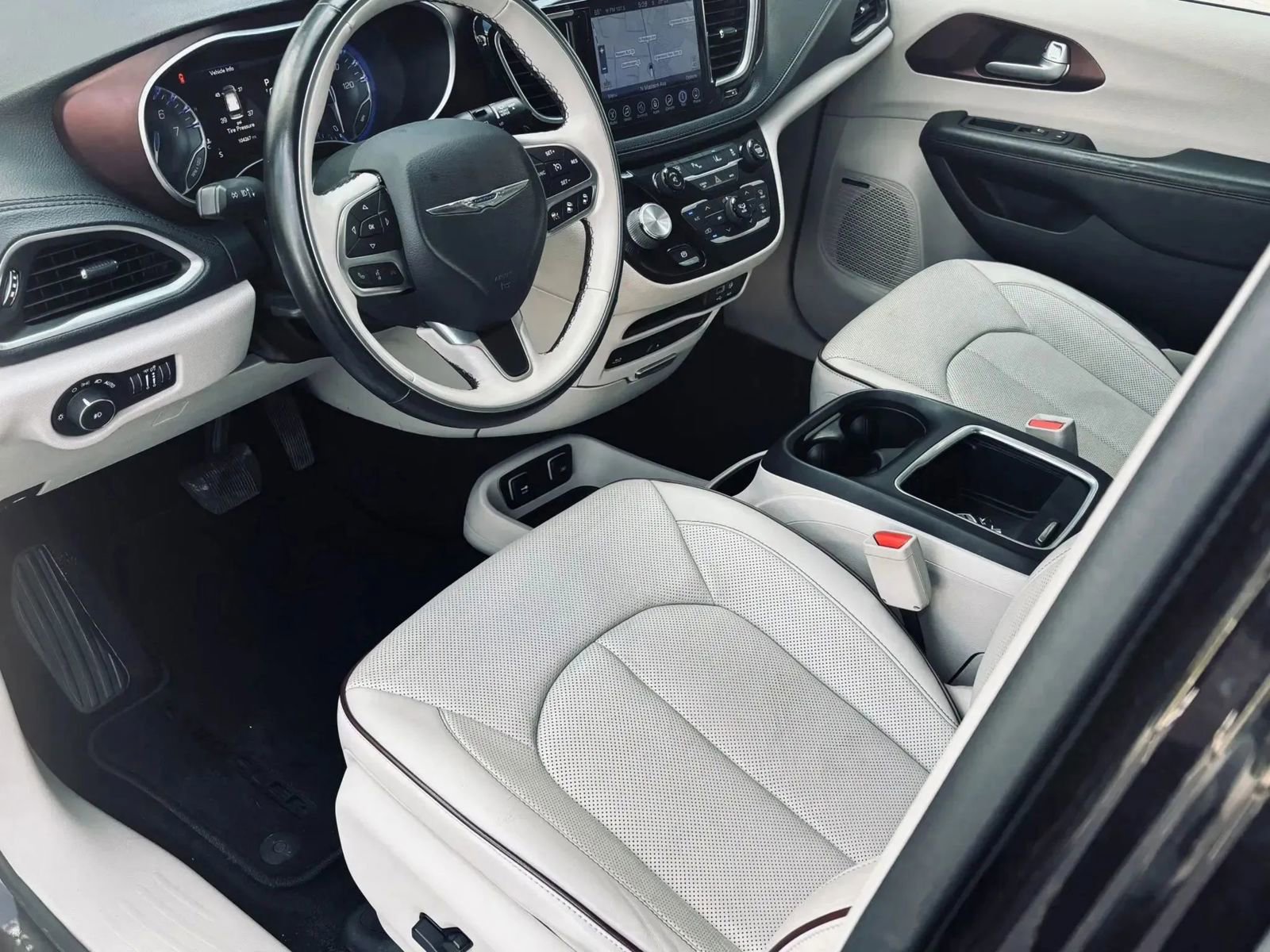 Used 2017 Chrysler Pacifica Limited FWD image 20