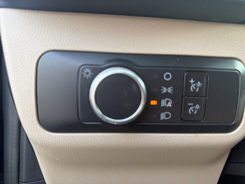 Used 2022 Ford Escape SE FWD image 17