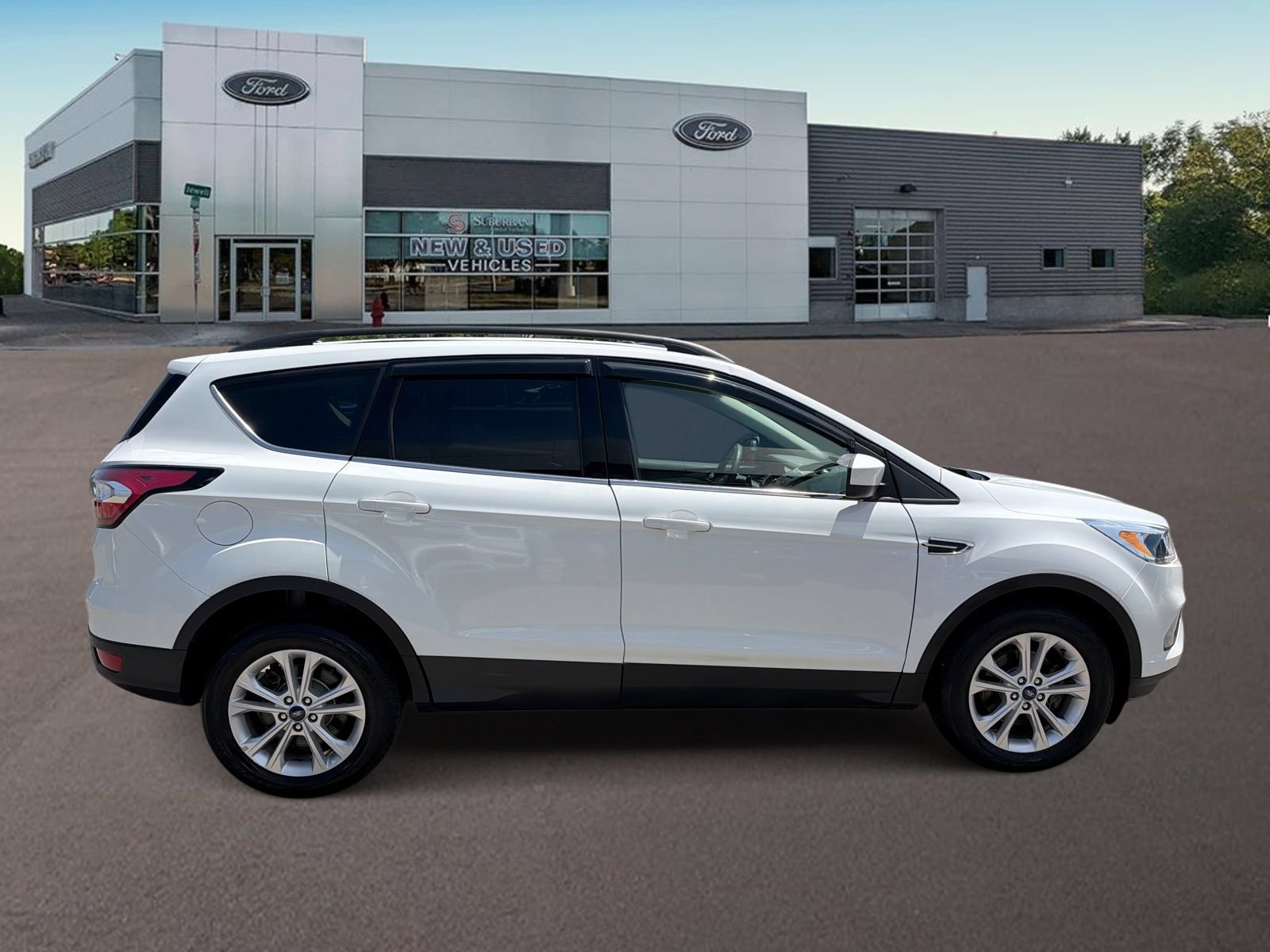 Used 2018 Ford Escape SE w/ Ford Safe & Smart Package FWD image 12