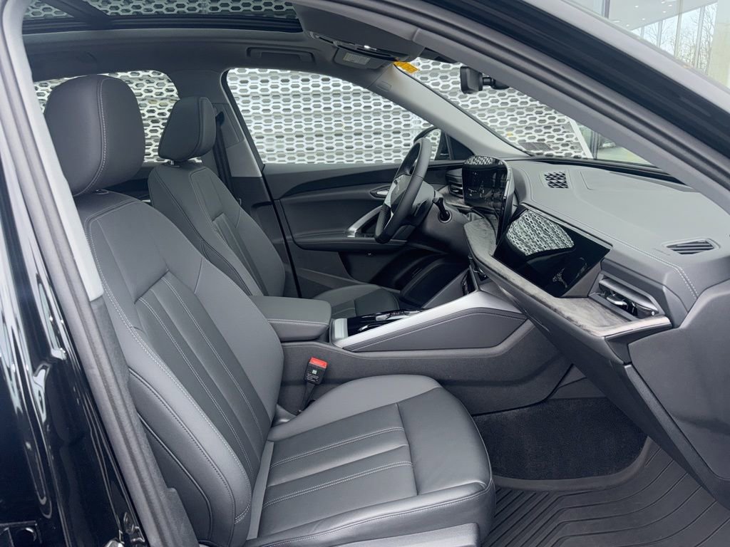 Used 2025 Audi Q5 Premium w/ Convenience Package image 5