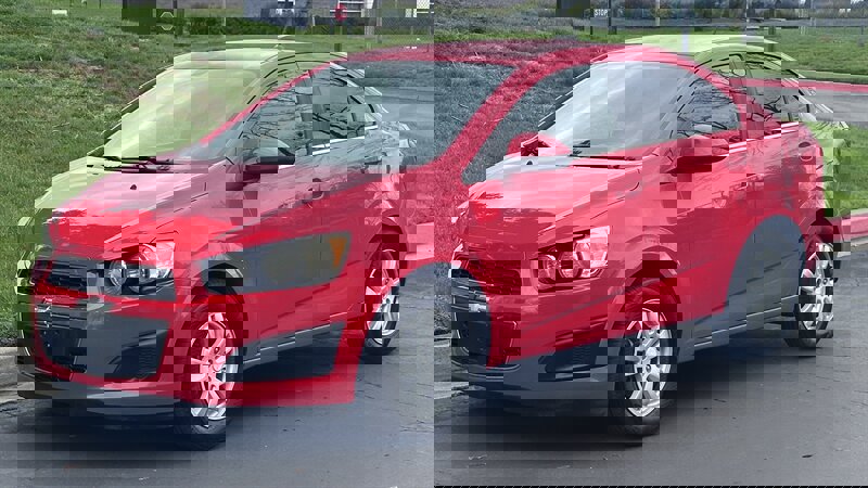 Used 2015 Chevrolet Sonic LT image 2