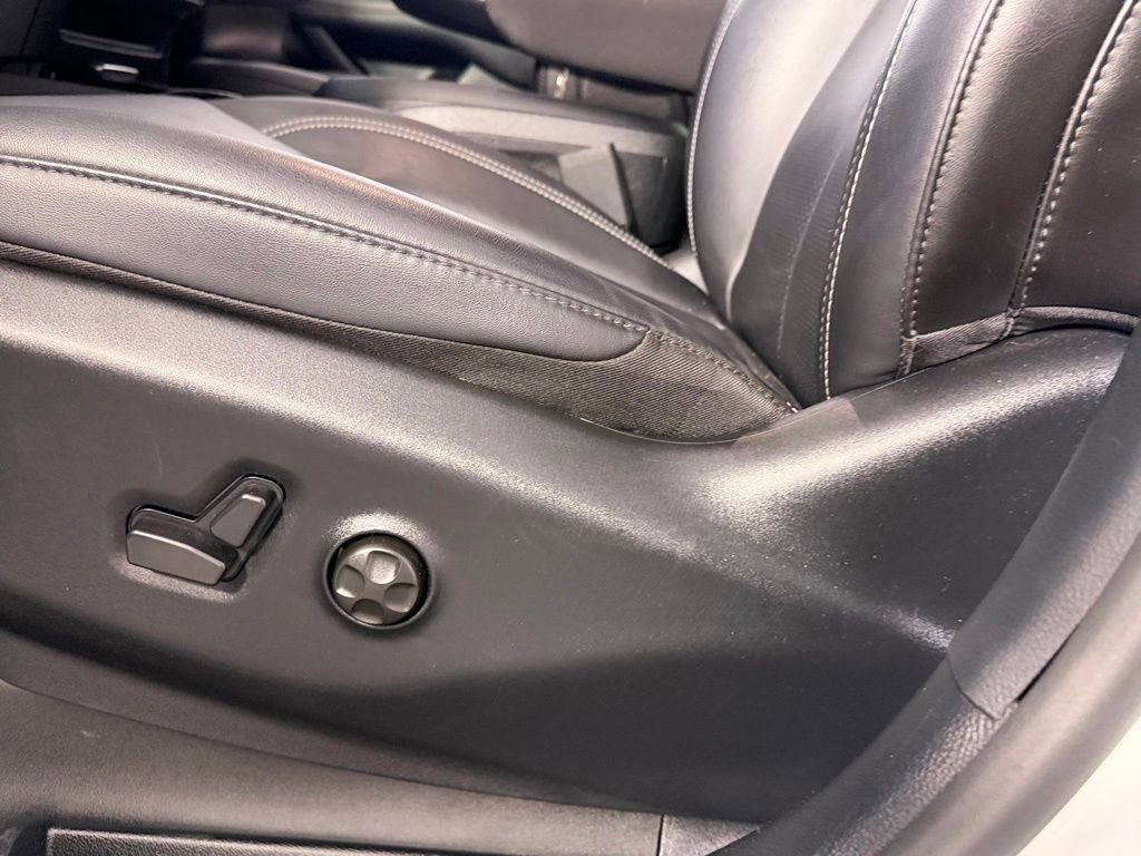 Used 2025 Chrysler Pacifica Select FWD image 26