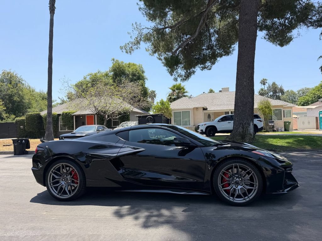 Used 2026 Chevrolet Corvette Z06 RWD image 2