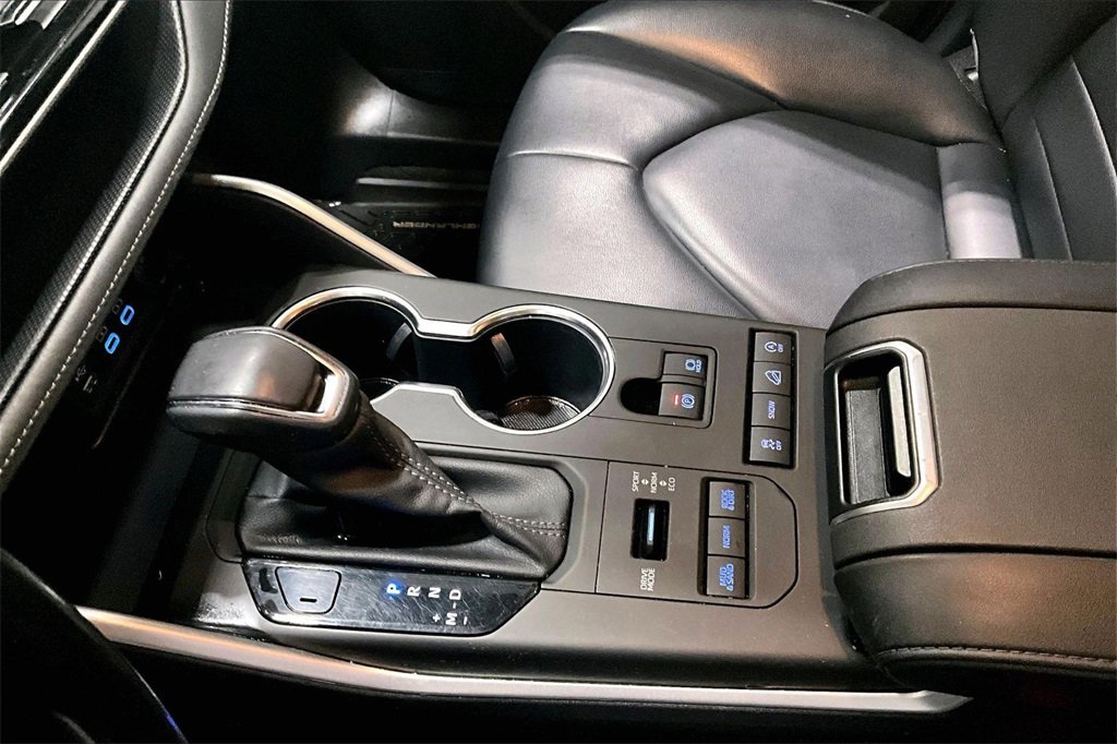 Used 2022 Toyota Highlander XLE image 18