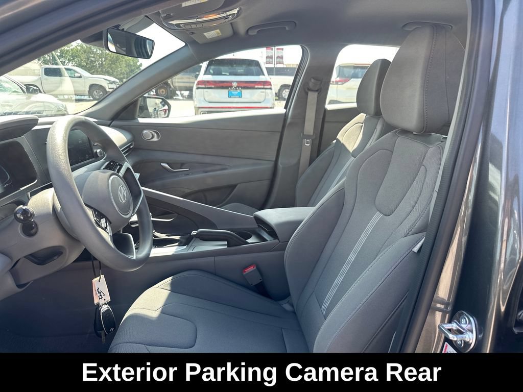 Used 2026 Hyundai Elantra SE FWD image 9