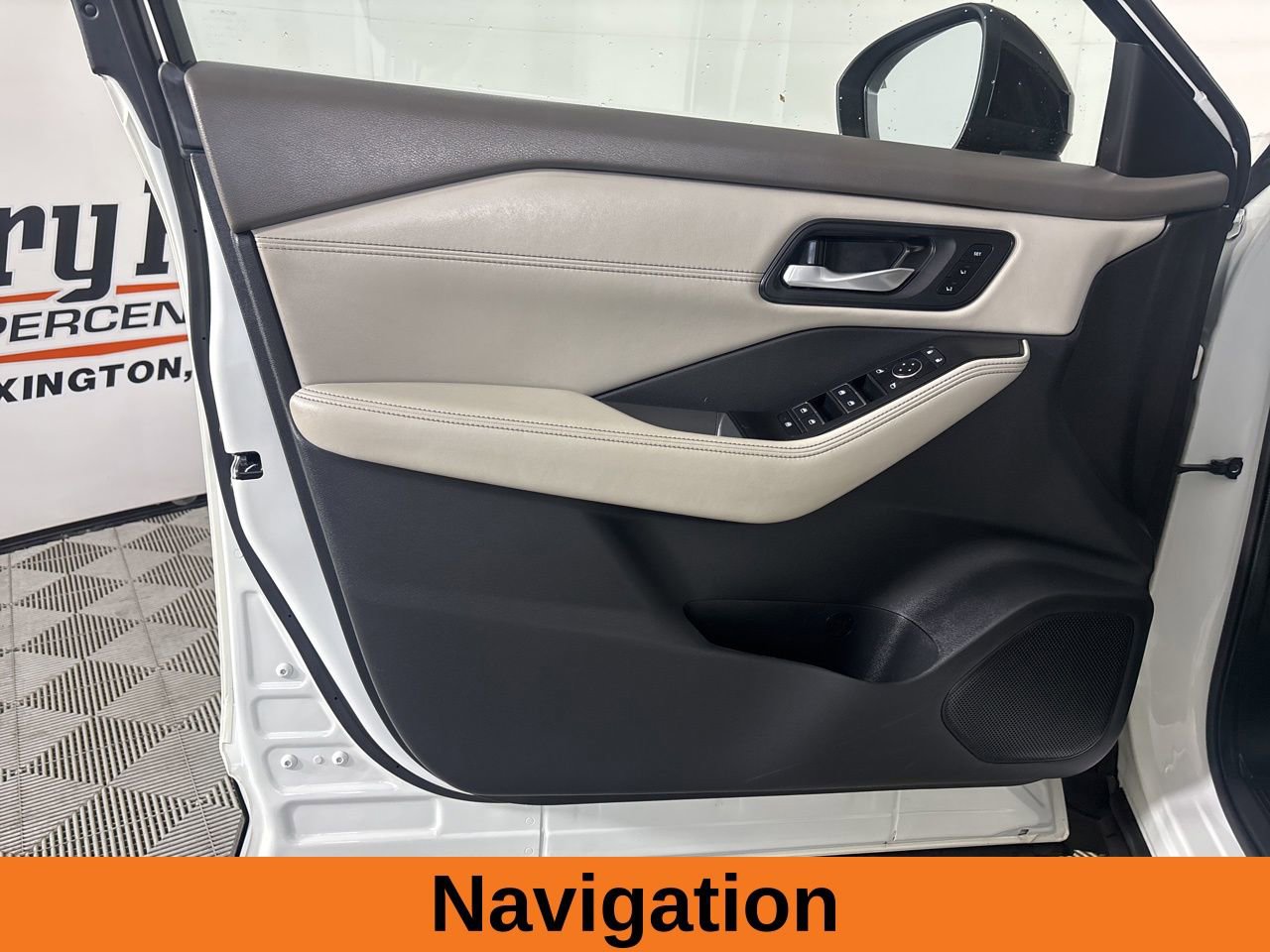 Used 2023 Nissan Rogue SL w/ SL Premium Package image 9