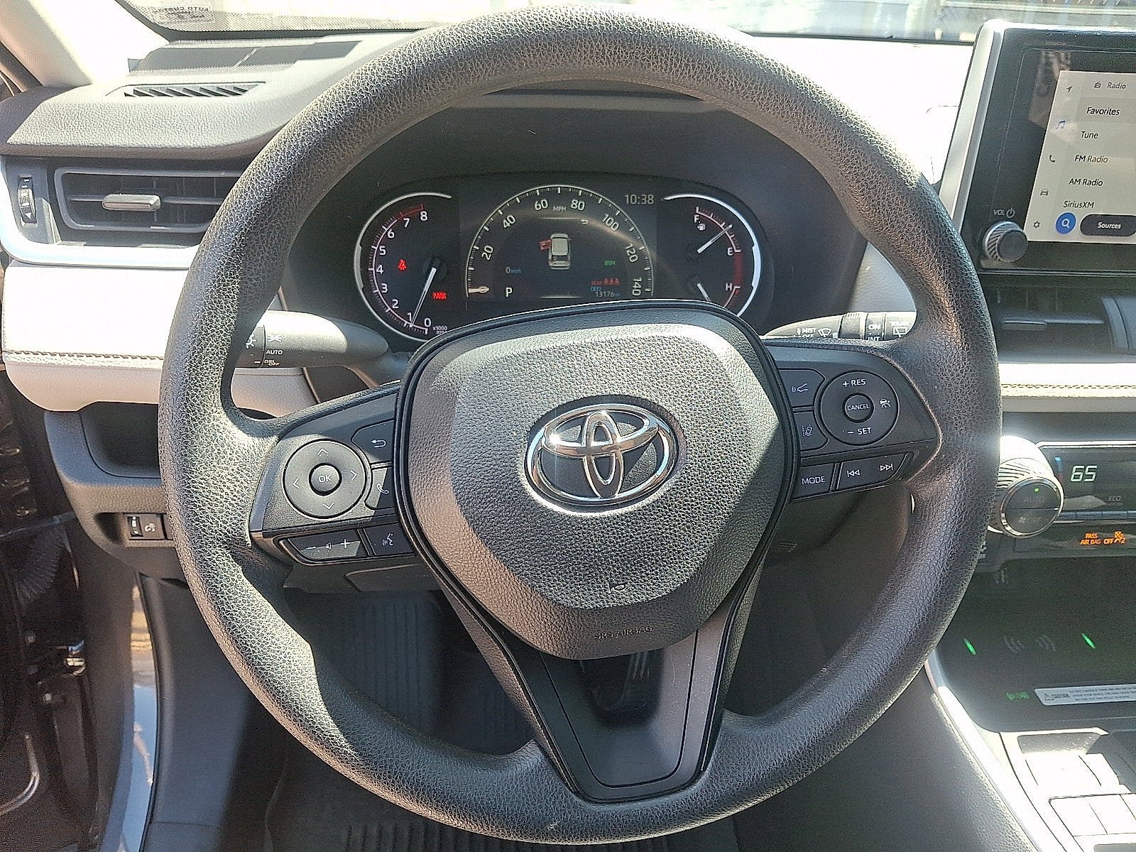 Used 2024 Toyota RAV4 XLE w/ Convenience Package FWD image 20