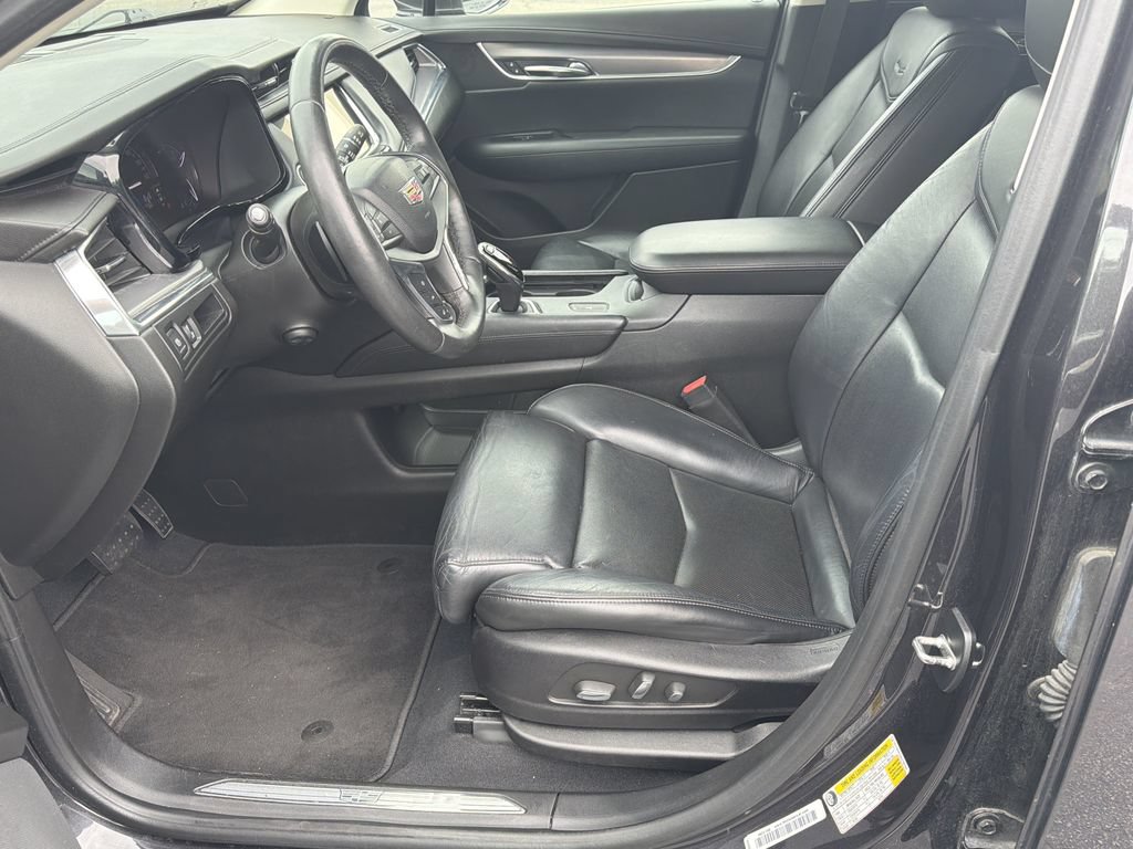Used 2017 Cadillac XT5 Luxury w/ Driver Awareness Package FWD image 13