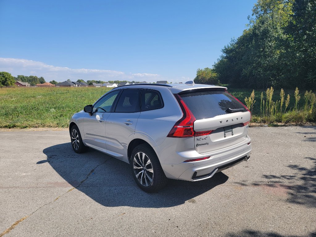 Used 2025 Volvo XC60 B5 Plus image 10
