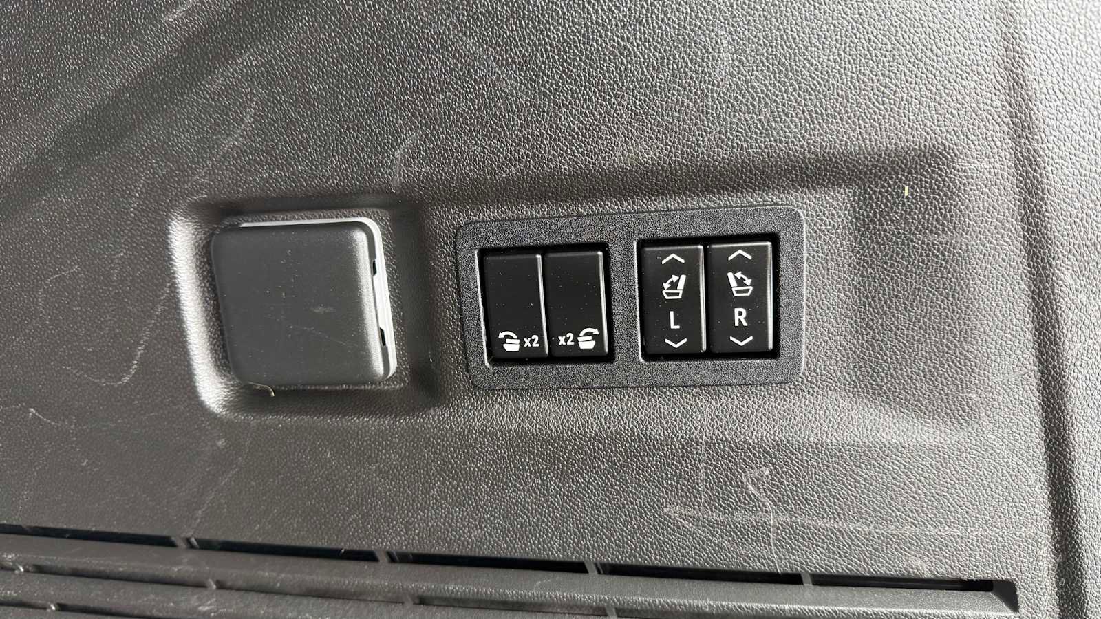 Used 2022 Chevrolet Tahoe Z71 w/ Off-Road Capability Package image 29