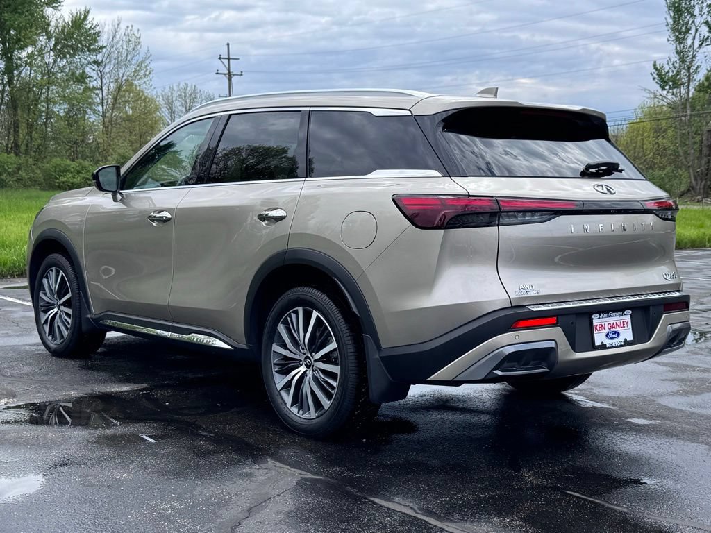 Used 2023 INFINITI QX60 Sensory w/ Cargo Package AWD/4WD image 11