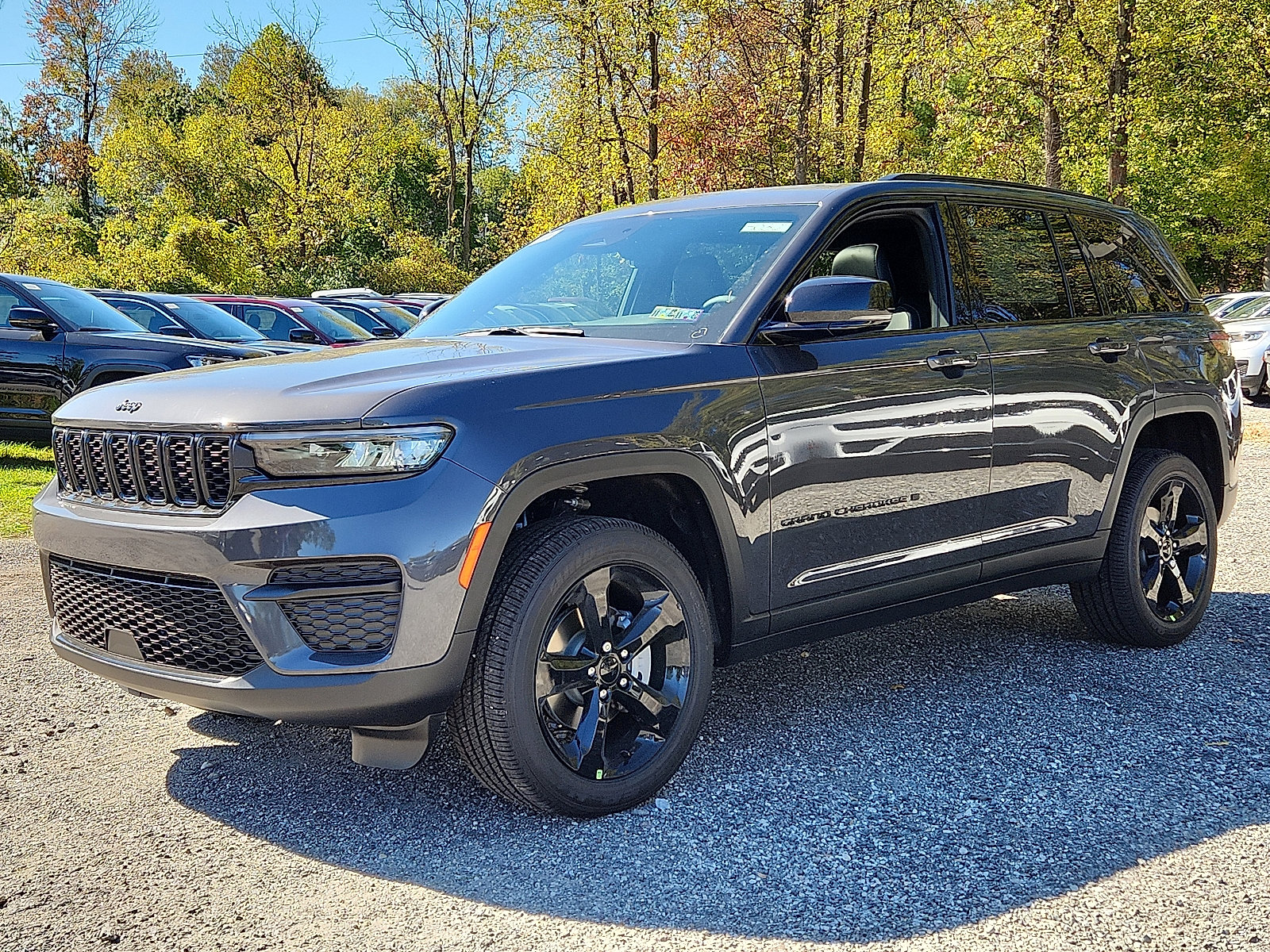 New 2025 Jeep Grand Cherokee Altitude image 2
