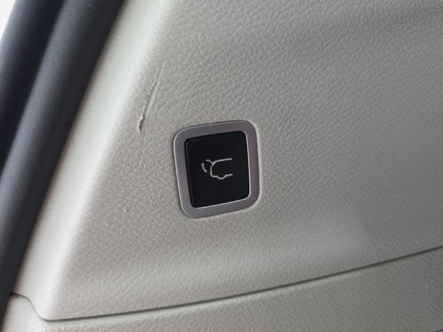 Used 2020 Chevrolet Equinox LS FWD image 36
