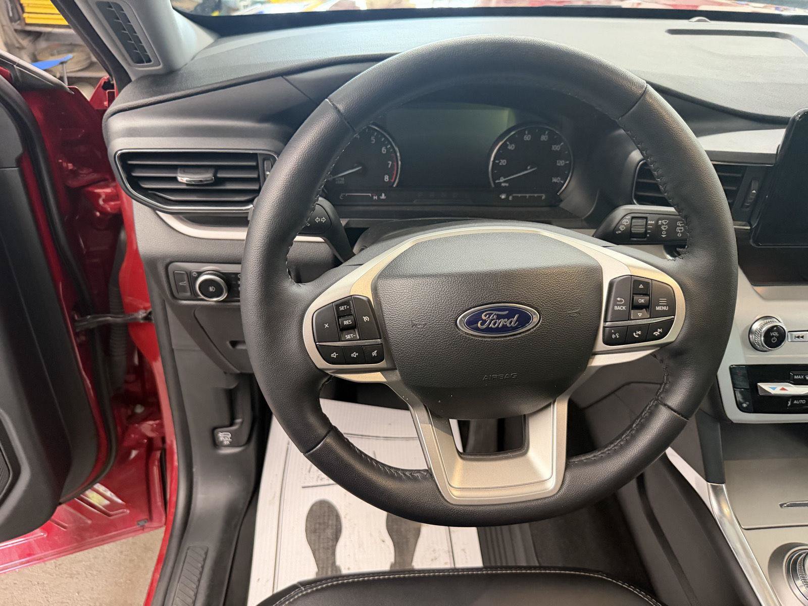Used 2023 Ford Explorer XLT w/ Equipment Group 202A AWD/4WD image 14