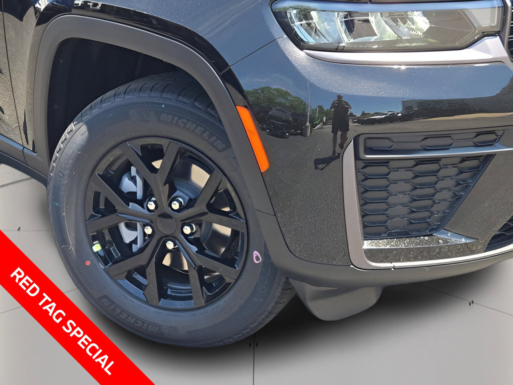 New 2026 Jeep Grand Cherokee Altitude AWD/4WD image 4