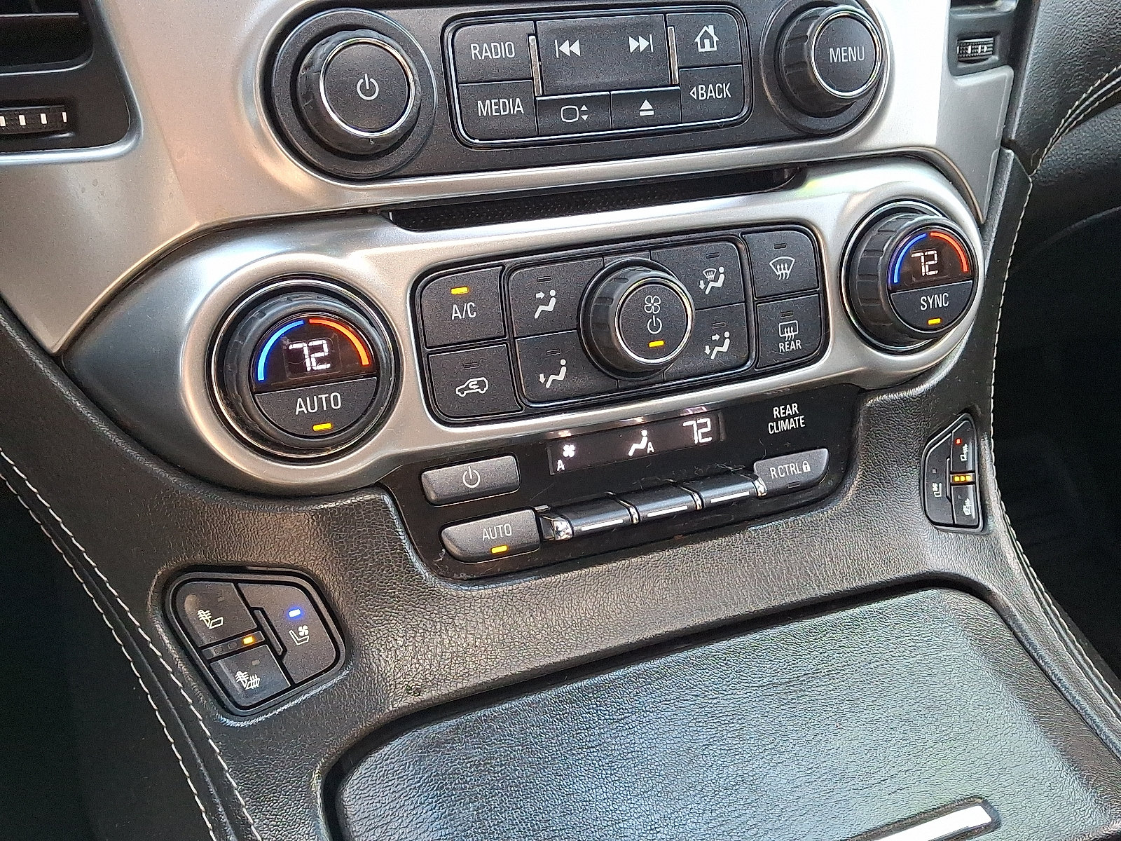 Used 2019 Chevrolet Suburban Premier AWD/4WD image 16