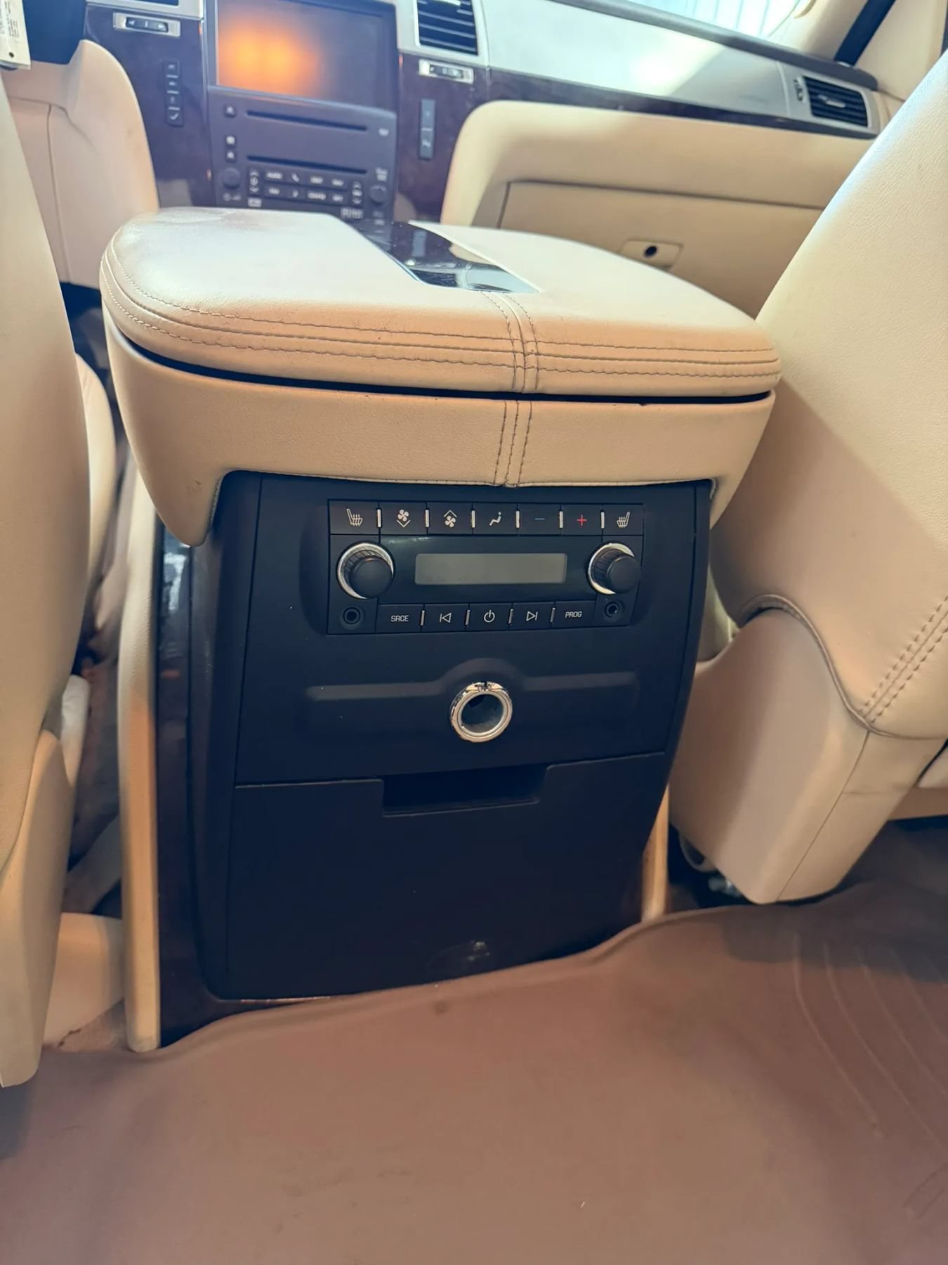Used 2007 Cadillac Escalade AWD w/ Information Package image 15