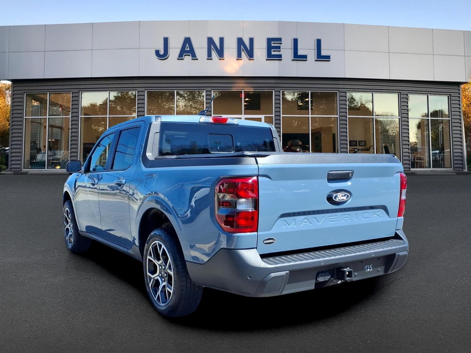 Used 2025 Ford Maverick Lariat w/ 4K Tow Package image 7