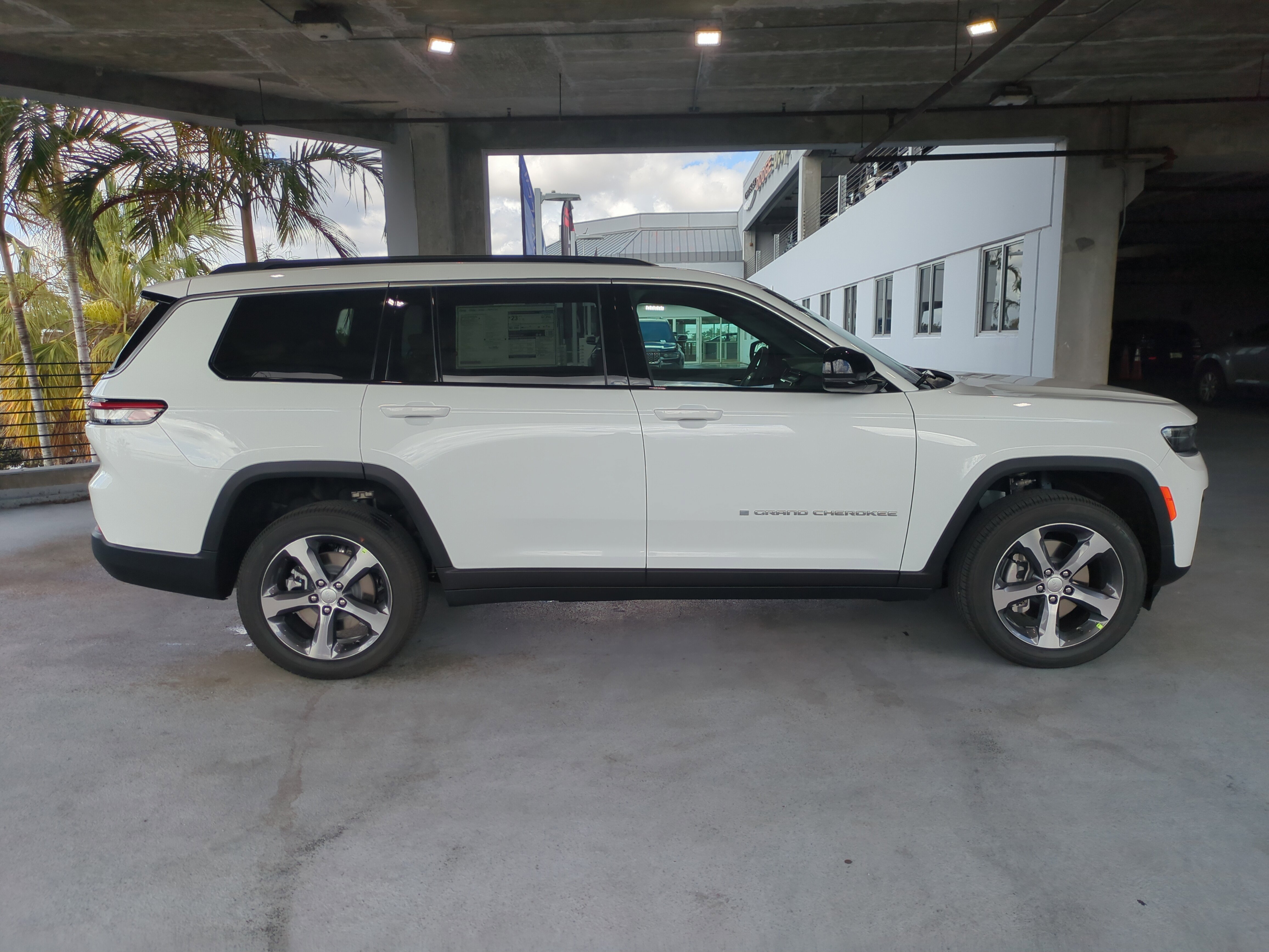 New 2026 Jeep Grand Cherokee L Limited RWD image 4