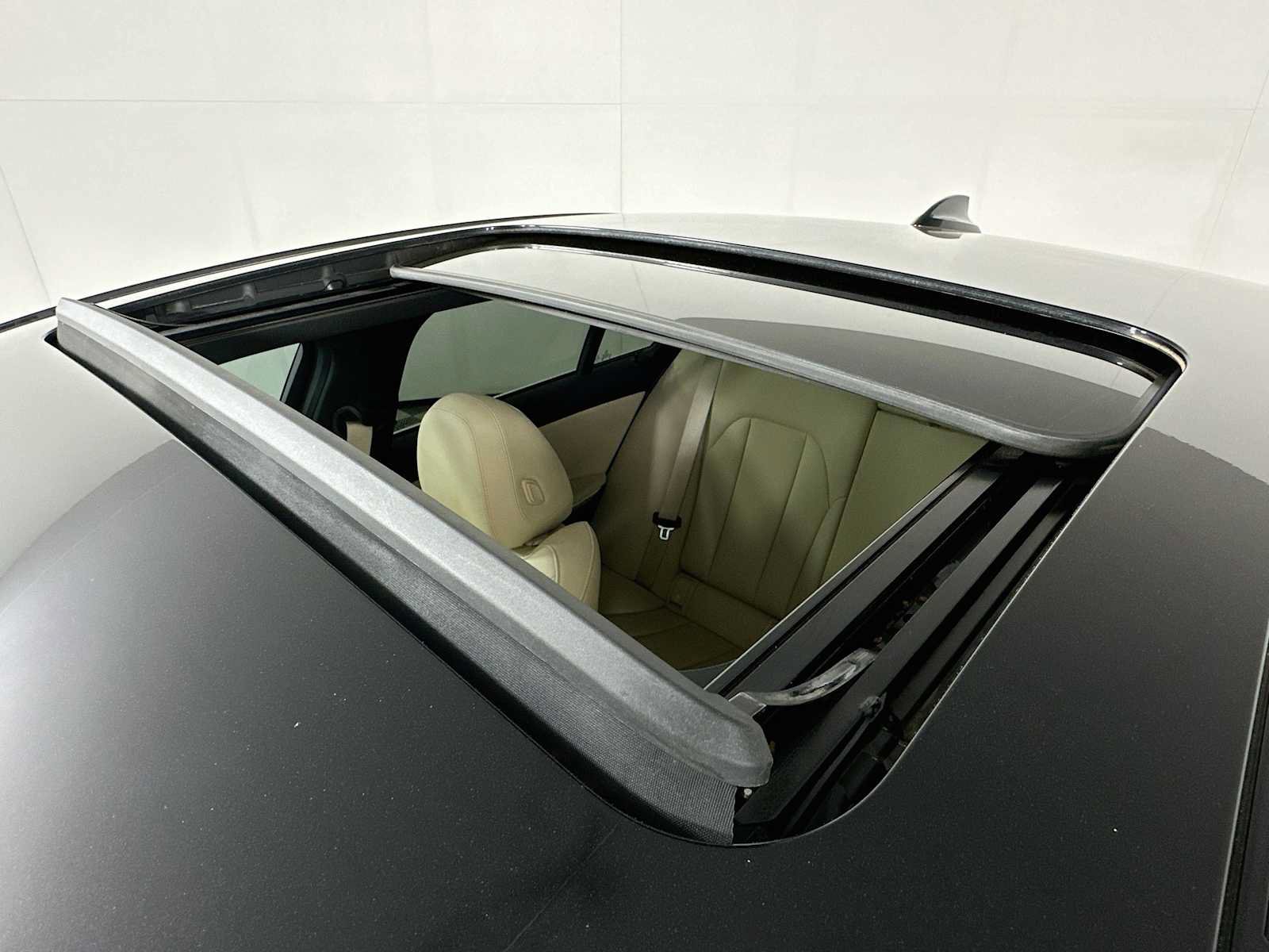Used 2021 BMW 330e w/ Premium Package RWD image 20