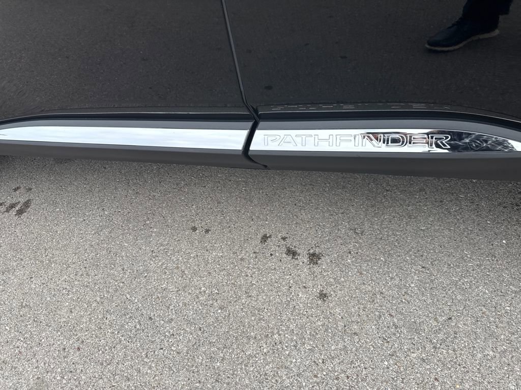Certified 2025 Nissan Pathfinder Platinum image 47