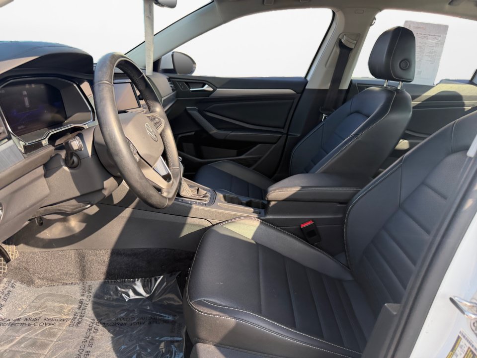 Certified 2022 Volkswagen Jetta SE FWD image 9