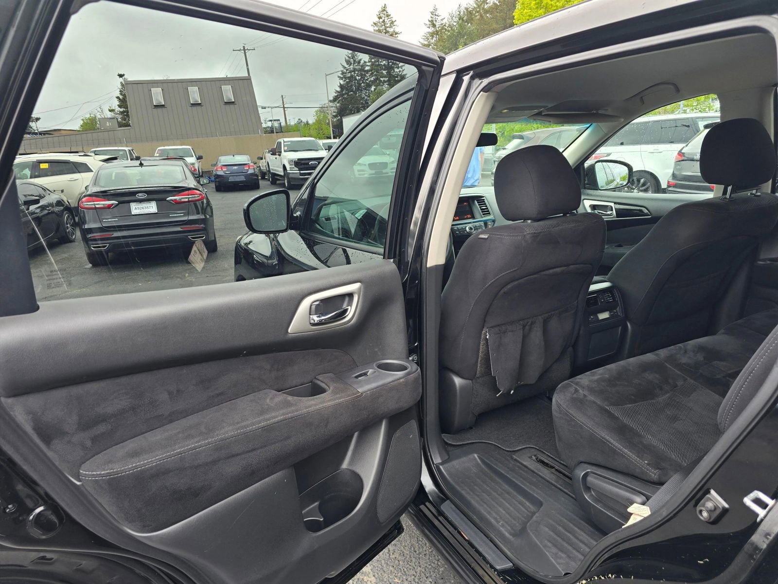 Used 2014 Nissan Pathfinder S AWD/4WD image 17